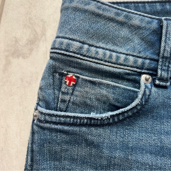 Hudson Ruby Mid-Rise Shorts - Picture 5 of 5